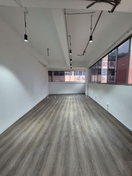 a nice window unit! no gst! fitted! near mrt!, 4min walk to aljunied mrt station!, 432 sqft, Light Industrial (B1) For Rent, by Joel Yong, 500153535 - CommercialGuru.com.sg