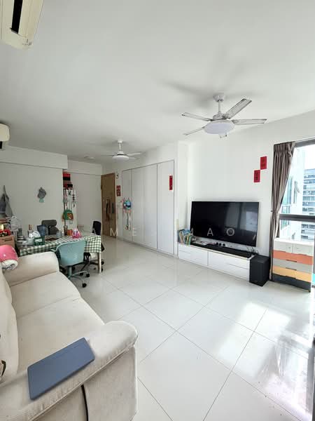 Eight Courtyards, 6 Canberra Drive, 2 Bedrooms, 915 sqft, Condominium For Sale, by James Mao, 500153553 - Living Room - PropertyGuru.com.sg