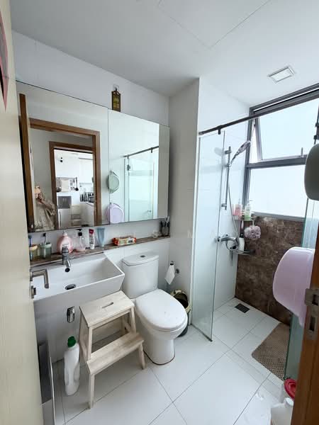 Eight Courtyards, 6 Canberra Drive, 2 Bedrooms, 915 sqft, Condominium For Sale, by James Mao, 500153553 - Bathroom - PropertyGuru.com.sg