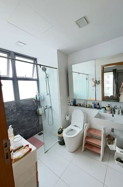 Eight Courtyards, 6 Canberra Drive, 2 Bedrooms, 915 sqft, Condominium For Sale, by James Mao, 500153553 - Bathroom - PropertyGuru.com.sg