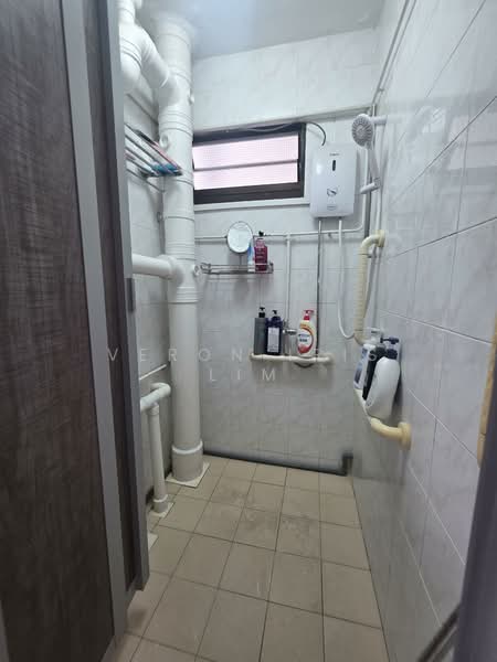 11 Upper Boon Keng Road, 11 Upper Boon Keng Road, Studio, 697 sqft, HDB Flat For Rent, by Veron Iris Lim, 500153558 - Bathroom - PropertyGuru.com.sg