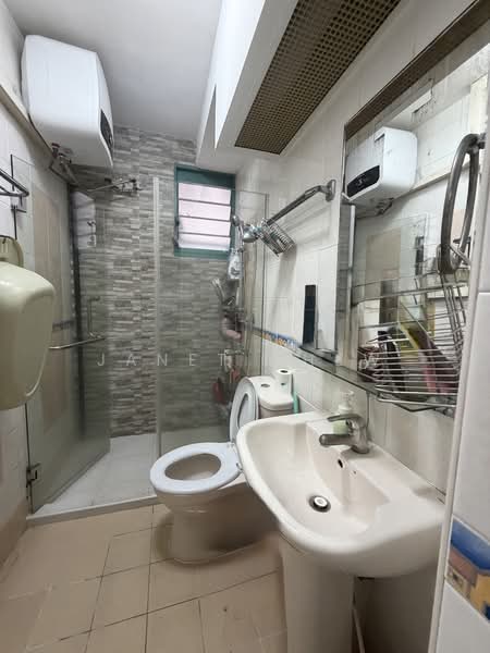 689B Woodlands Drive 75, 689B Woodlands Drive 75, 3 Bedrooms, 968 sqft, HDB Flat For Sale, by Janet Chew, 500153563 - Bathroom - PropertyGuru.com.sg
