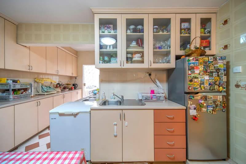Serangoon Garden Estate, Parry Avenue, 5 Bedrooms, 2,914 sqft, Terraced House For Rent, by Justin Ng, 500153579 - Kitchen - PropertyGuru.com.sg