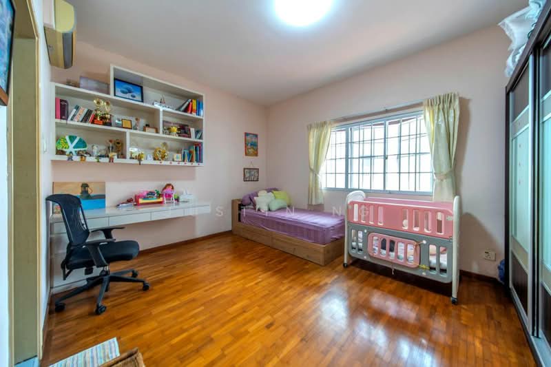 Serangoon Garden Estate, Parry Avenue, 5 Bedrooms, 2,914 sqft, Terraced House For Rent, by Justin Ng, 500153579 - Bedroom - PropertyGuru.com.sg