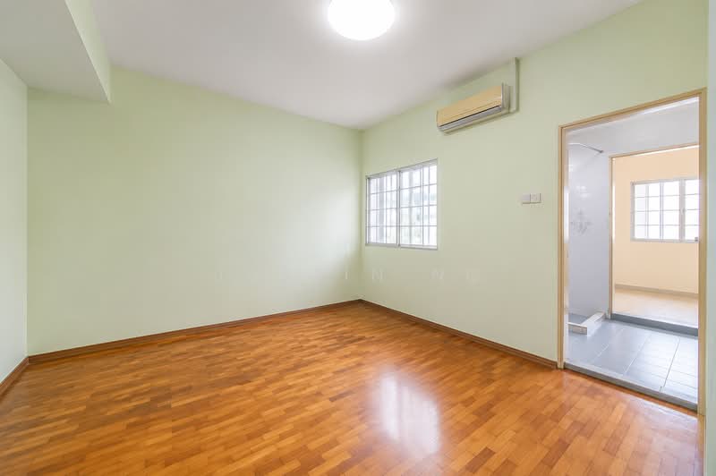 Serangoon Garden Estate, Parry Avenue, 5 Bedrooms, 2,914 sqft, Terraced House For Rent, by Justin Ng, 500153579 - Bedroom - PropertyGuru.com.sg