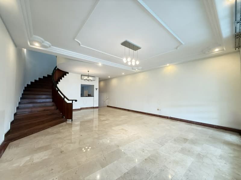 Serangoon Garden Estate, Parry Avenue, 5 Bedrooms, 2,914 sqft, Terraced House For Rent, by Justin Ng, 500153579 - Living Room - PropertyGuru.com.sg