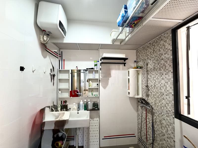459B Sengkang West Way, 459B Sengkang West Way, Room Rental, 110 sqft, HDB Flat For Rent, by Alvin Chiam, 500153581 - Bathroom - PropertyGuru.com.sg