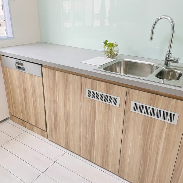 4 Everton Park, 4 Everton Park, Room Rental, 150 sqft, HDB Flat For Rent, by Wayne Yia, 500153586 - Kitchen - PropertyGuru.com.sg