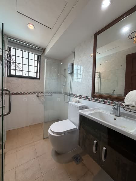 Simsville, 2 Geylang East Avenue 2, 3 Bedrooms, 1,249 sqft, Condominium For Sale, by Ong Bincent, 500153587 - Bathroom - PropertyGuru.com.sg