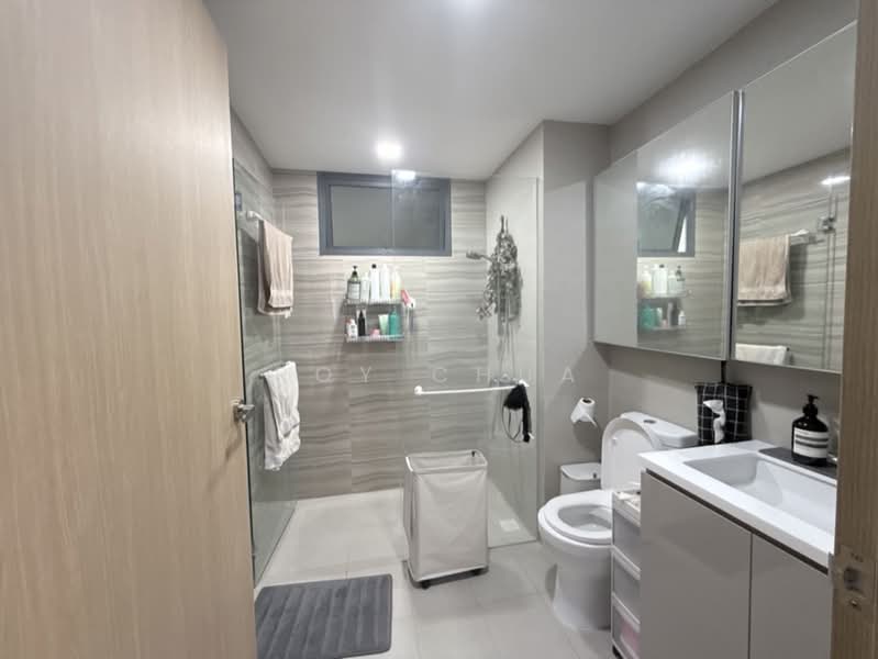 Wandervale, 351 Choa Chu Kang Avenue 3, 3 Bedrooms, 958 sqft, Executive Condominium For Sale, by Roy Chua, 500153588 - Master Bathroom - PropertyGuru.com.sg
