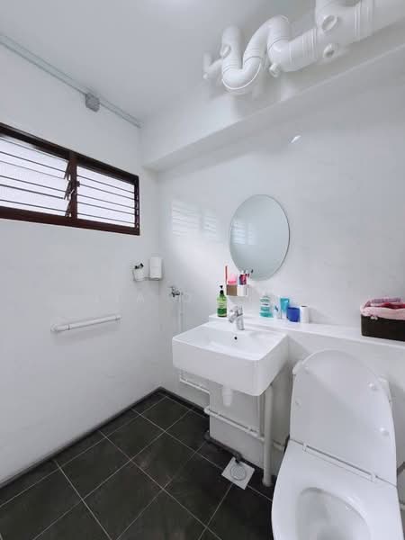 810 Woodlands Street 81, 810 Woodlands Street 81, 3 Bedrooms, 1,141 sqft, HDB Flat For Sale, by Jia Qi Lee, 500153590 - Bathroom - PropertyGuru.com.sg