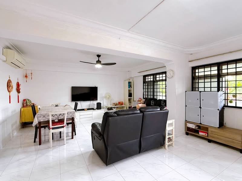 810 Woodlands Street 81, 810 Woodlands Street 81, 3 Bedrooms, 1,141 sqft, HDB Flat For Sale, by Jia Qi Lee, 500153590 - Living Room - PropertyGuru.com.sg