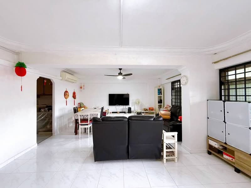810 Woodlands Street 81, 810 Woodlands Street 81, 3 Bedrooms, 1,141 sqft, HDB Flat For Sale, by Jia Qi Lee, 500153590 - Living Room - PropertyGuru.com.sg