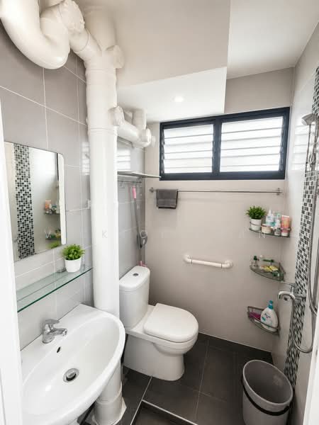 213 Bedok North Street 1, 213 Bedok North Street 1, 2 Bedrooms, 713 sqft, HDB Flat For Sale, by Vicktor Chan, 500153594 - Bathroom - PropertyGuru.com.sg