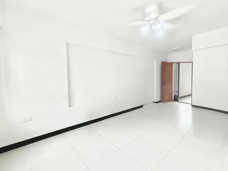 868A Tampines Avenue 8, 868A Tampines Avenue 8, 2 Bedrooms, 721 sqft, HDB Flat For Sale, by Loh Tuck Keong, 500153598 - Interior - PropertyGuru.com.sg