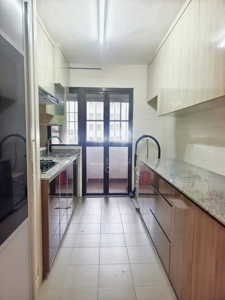 868A Tampines Avenue 8, 868A Tampines Avenue 8, 2 Bedrooms, 721 sqft, HDB Flat For Sale, by Loh Tuck Keong, 500153598 - Kitchen - PropertyGuru.com.sg