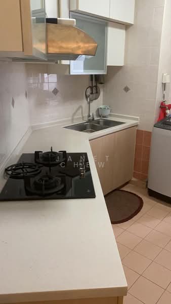 132 Edgedale Plains, 132 Edgedale Plains, 3 Bedrooms, 1,206 sqft, HDB Flat For Rent, by Janet Chew, 500153609 - Kitchen - PropertyGuru.com.sg