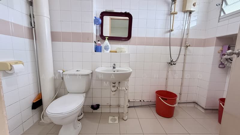 450C Tampines Street 42, 450C Tampines Street 42, Room Rental, 120 sqft, HDB Flat For Rent, by Samantha Poh Soo Min, 500153613 - Bathroom - PropertyGuru.com.sg