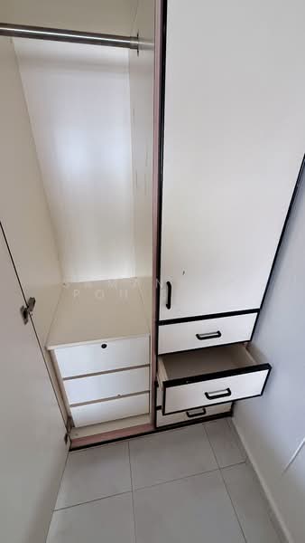 450C Tampines Street 42, 450C Tampines Street 42, Room Rental, 120 sqft, HDB Flat For Rent, by Samantha Poh Soo Min, 500153613 - Wardrobe - PropertyGuru.com.sg