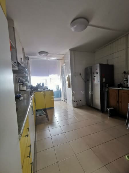 946 Tampines Avenue 4, 946 Tampines Avenue 4, 3 Bedrooms, 1,119 sqft, HDB Flat For Rent, by Kat Wang 王薇毓, 500153615 - Kitchen - PropertyGuru.com.sg