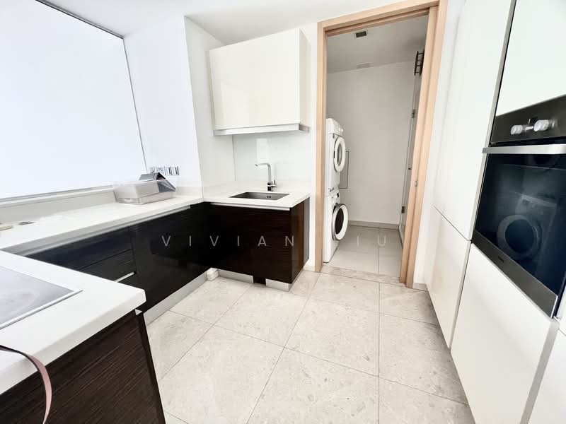 Marina Bay Suites, 3 Central Boulevard, 3 Bedrooms, 1,593 sqft, Apartment For Sale, by Vivian Liu, 500153624 - Kitchen - PropertyGuru.com.sg