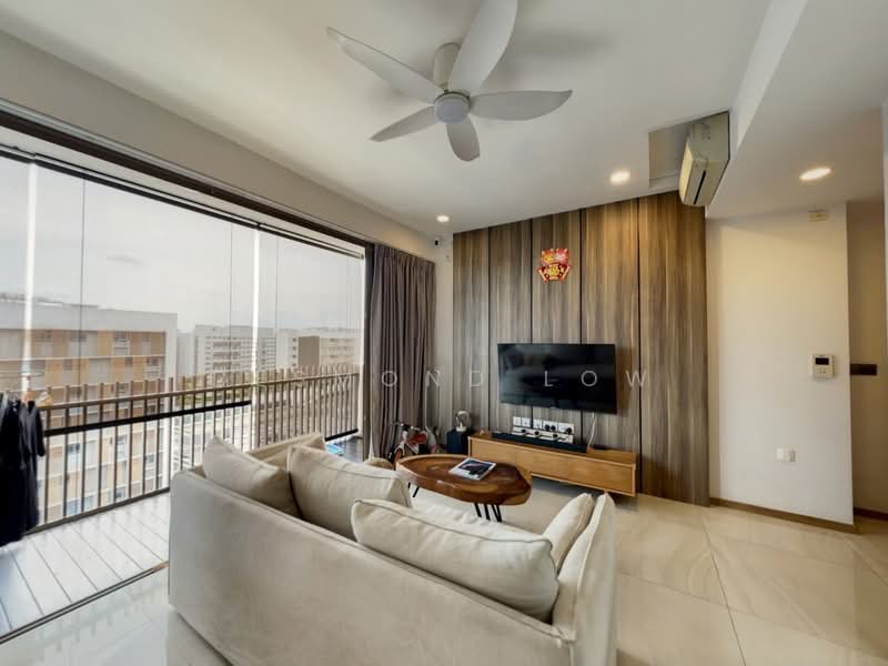 The Vales, 87 Anchorvale Crescent, 3 Bedrooms, 904 sqft, Condominium For Sale, by Desmond Low, 500153625 - Living Room - PropertyGuru.com.sg