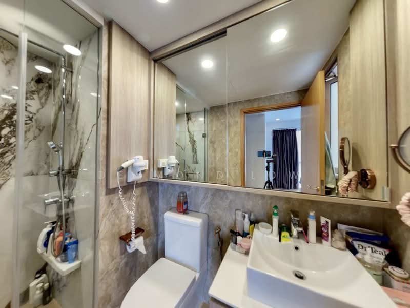 The Vales, 87 Anchorvale Crescent, 3 Bedrooms, 904 sqft, Condominium For Sale, by Desmond Low, 500153625 - Bathroom - PropertyGuru.com.sg