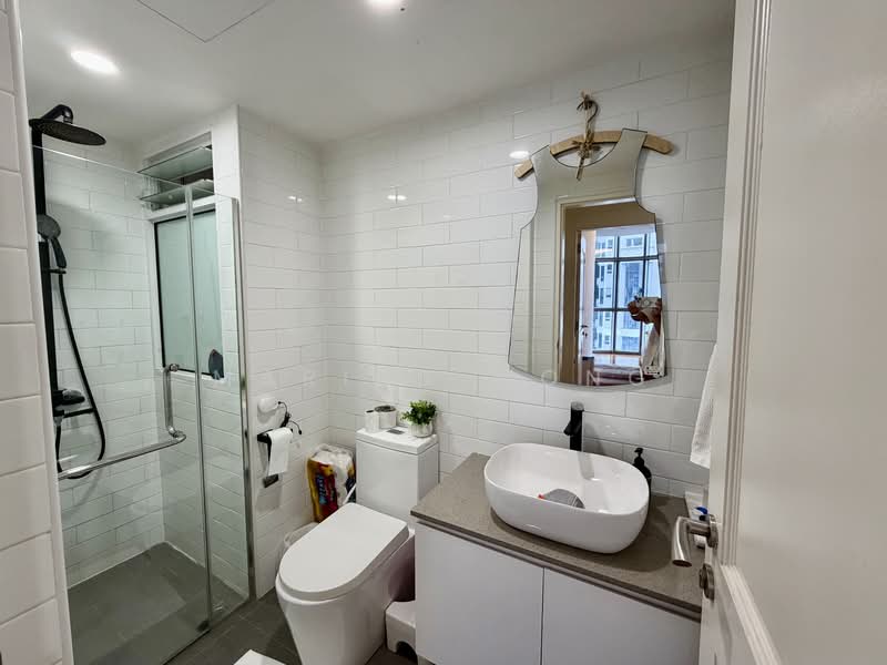 LESS THAN 3MINS WALK TO MRT! HIGHFLOOR RENOVATED UNIT FOR SALE!, , 3 Bedrooms, 1,238 sqft, Condominium For Sale, by Marius Wong, 500153627 - Bathroom - PropertyGuru.com.sg