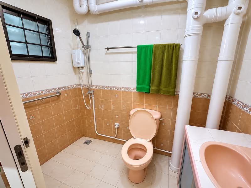 656B Jurong West Street 61, 656B Jurong West Street 61, 3 Bedrooms, 1,195 sqft, HDB Flat For Sale, by James Tai, 500153642 - Bathroom - PropertyGuru.com.sg
