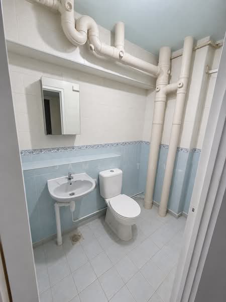 656B Jurong West Street 61, 656B Jurong West Street 61, 3 Bedrooms, 1,195 sqft, HDB Flat For Sale, by James Tai, 500153642 - Bathroom - PropertyGuru.com.sg