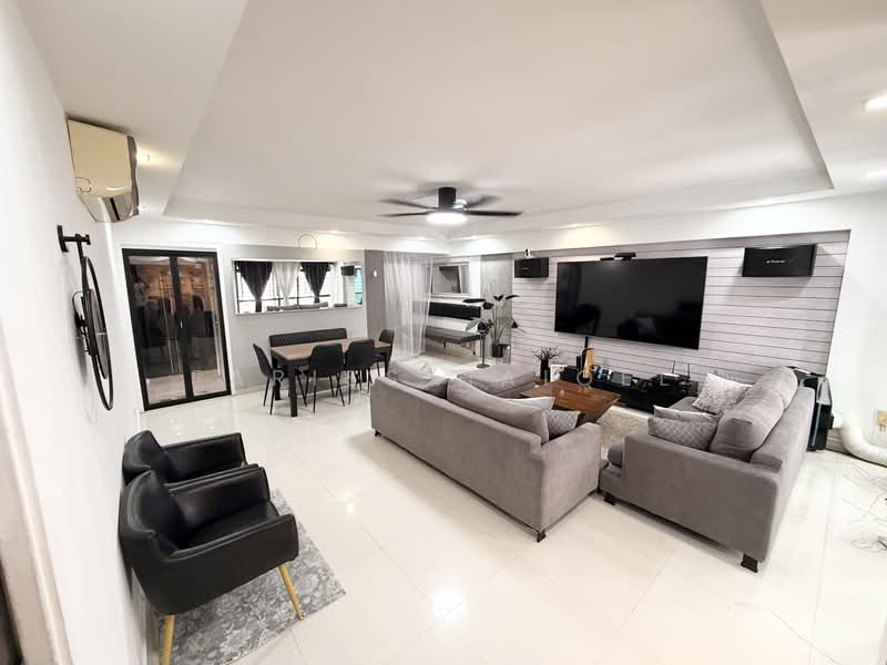 633 Jurong West Street 65, 633 Jurong West Street 65, 3 Bedrooms, 1,184 sqft, HDB Flat For Sale, by Fariss Haiqel, 500153647 - Living Room - PropertyGuru.com.sg