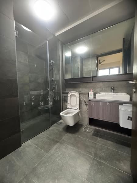 Grandeur Park Residences, 11 Bedok South Avenue 3, 2 Bedrooms, 592 sqft, Condominium For Sale, by Siah Boon Leng Ronnie, 500153648 - Bathroom - PropertyGuru.com.sg