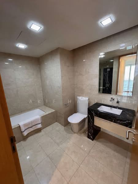 Marina Bay Suites, 3 Central Boulevard, 3 Bedrooms, 1,625 sqft, Apartment For Sale, by Akif Hamid, 500153650 - Bathroom - PropertyGuru.com.sg