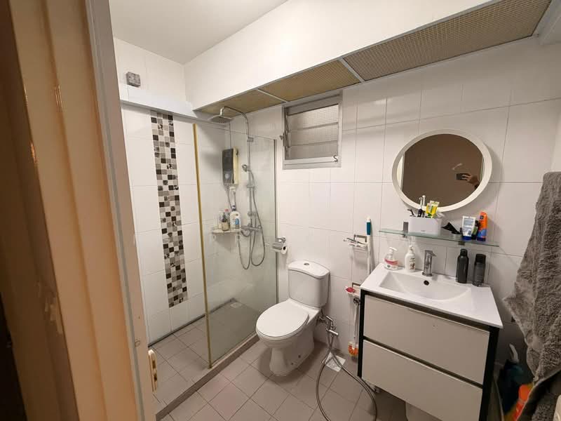487A Choa Chu Kang Avenue 5, 487A Choa Chu Kang Avenue 5, 3 Bedrooms, 1,216 sqft, HDB Flat For Sale, by Ng Priscilla, 500153660 - Master Bathroom - PropertyGuru.com.sg