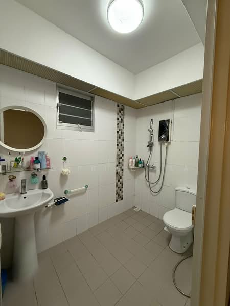 487A Choa Chu Kang Avenue 5, 487A Choa Chu Kang Avenue 5, 3 Bedrooms, 1,216 sqft, HDB Flat For Sale, by Ng Priscilla, 500153660 - Common Bathroom - PropertyGuru.com.sg