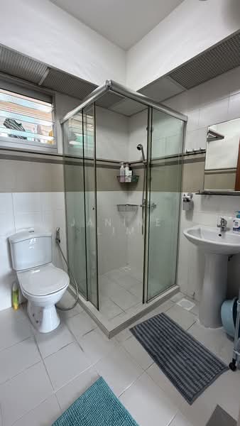 53 Commonwealth Drive, 53 Commonwealth Drive, Room Rental, 120 sqft, HDB Flat For Rent, by Janine Lim, 500153669 - Bathroom - PropertyGuru.com.sg