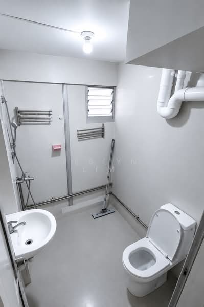 105 Spottiswoode Park Road, 105 Spottiswoode Park Road, 5 Bedrooms, 1,270 sqft, Apartment For Rent, by Jeslyn Lim, 500153670 - Bathroom - PropertyGuru.com.sg