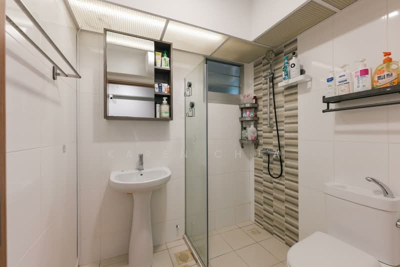 408C Northshore Drive, 408C Northshore Drive, 3 Bedrooms, 1,011 sqft, HDB Flat For Sale, by Karen Chua, 500153671 - Bathroom - PropertyGuru.com.sg