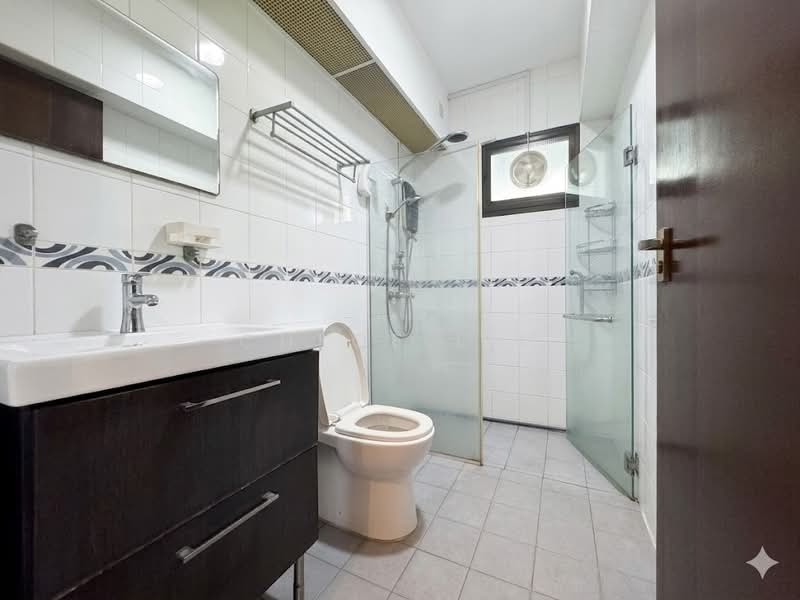 26D Jalan Membina, 26D Jalan Membina, 3 Bedrooms, 969 sqft, HDB Flat For Sale, by Chloe Lim, 500153686 - Bathroom - PropertyGuru.com.sg