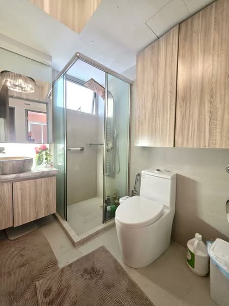 Undervalued Renovated 5 Room near MRT, , 3 Bedrooms, 1,206 sqft, HDB Flat For Sale, by Aina Lie 李艾娜, 500153699 - Bathroom - PropertyGuru.com.sg