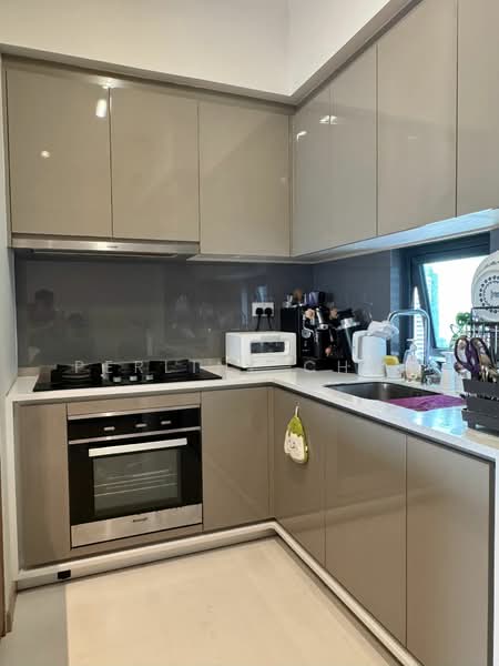J Gateway, 2 Gateway Drive, 3 Bedrooms, 893 sqft, Condominium For Sale, by Perline Chua, 500153710 - PropertyGuru.com.sg