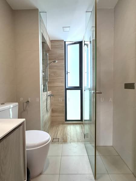 J Gateway, 2 Gateway Drive, 3 Bedrooms, 893 sqft, Condominium For Sale, by Perline Chua, 500153710 - Bathroom - PropertyGuru.com.sg