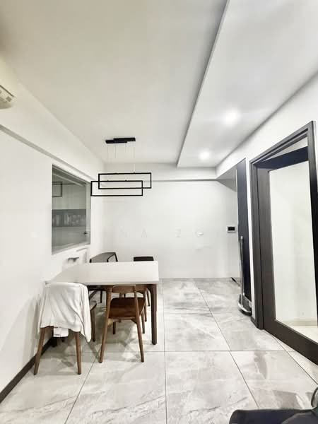 Lake Grande, 2 Jurong Lake Link, 2 Bedrooms, 818 sqft, Condominium For Sale, by Tina Zou, 500153737 - PropertyGuru.com.sg