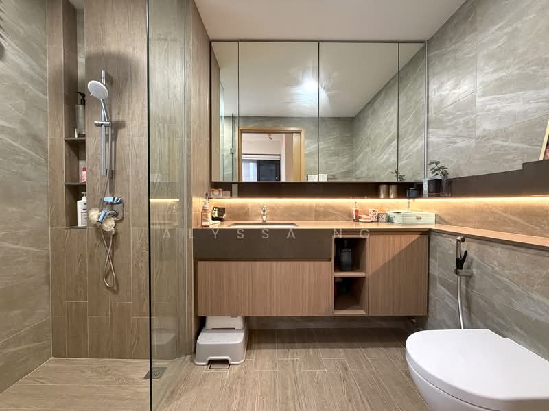 The Jovell, 27 Flora Drive, 4 Bedrooms, 1,270 sqft, Condominium For Sale, by Alyssa Ng, 500153740 - Master Bath - PropertyGuru.com.sg
