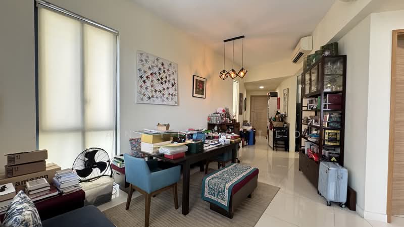 S.U.P.E.R C.H.E.A.P! 5 mins to MRT ! Unblock Views! 1km to Nanyang Pri, , 2 Bedrooms, 1,066 sqft, Condominium For Sale, by Ian Yijie Teo, 500153743 - Living Room - PropertyGuru.com.sg