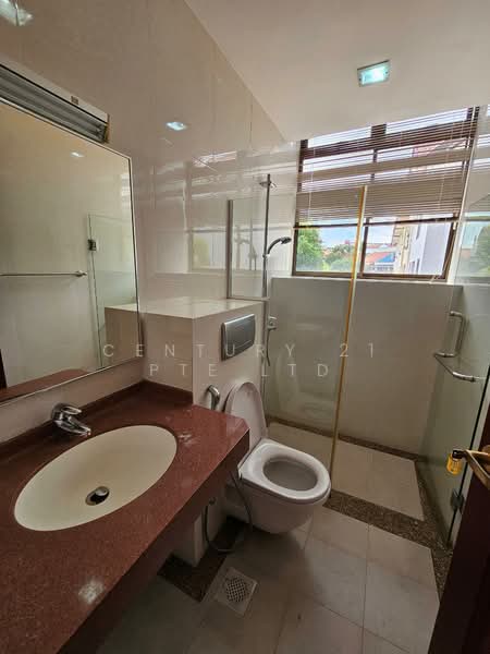 jalan krian, , 7 Bedrooms, 3,644 sqft, Semi-Detached House For Rent, by CHARMAINE CHAN, 500153749 - Bathroom - PropertyGuru.com.sg