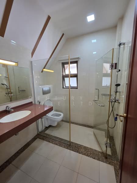 jalan krian, , 7 Bedrooms, 3,644 sqft, Semi-Detached House For Rent, by CHARMAINE CHAN, 500153749 - 4th Flr Common Bathroom - PropertyGuru.com.sg