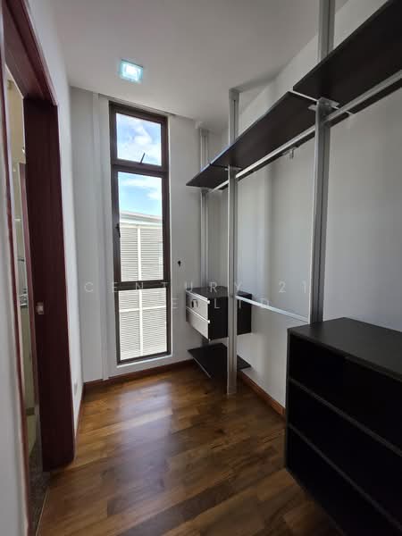 jalan krian, , 7 Bedrooms, 3,644 sqft, Semi-Detached House For Rent, by CHARMAINE CHAN, 500153749 - 4th Flr Bedrm Walkin wardrobe - PropertyGuru.com.sg
