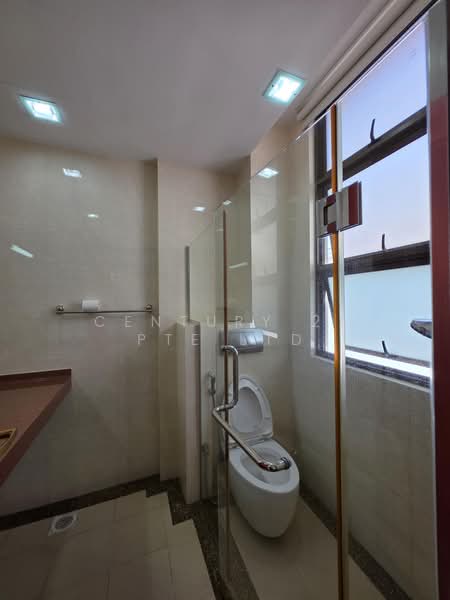 jalan krian, , 7 Bedrooms, 3,644 sqft, Semi-Detached House For Rent, by CHARMAINE CHAN, 500153749 - 4th Flr Bedroom ensuite - PropertyGuru.com.sg