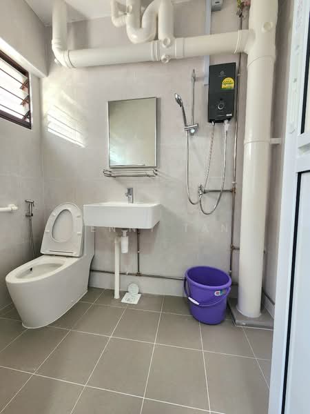 372 Tampines Street 34, 372 Tampines Street 34, 3 Bedrooms, 1,130 sqft, HDB Flat For Rent, by Lenny Tan, 500153752 - Bathroom - PropertyGuru.com.sg